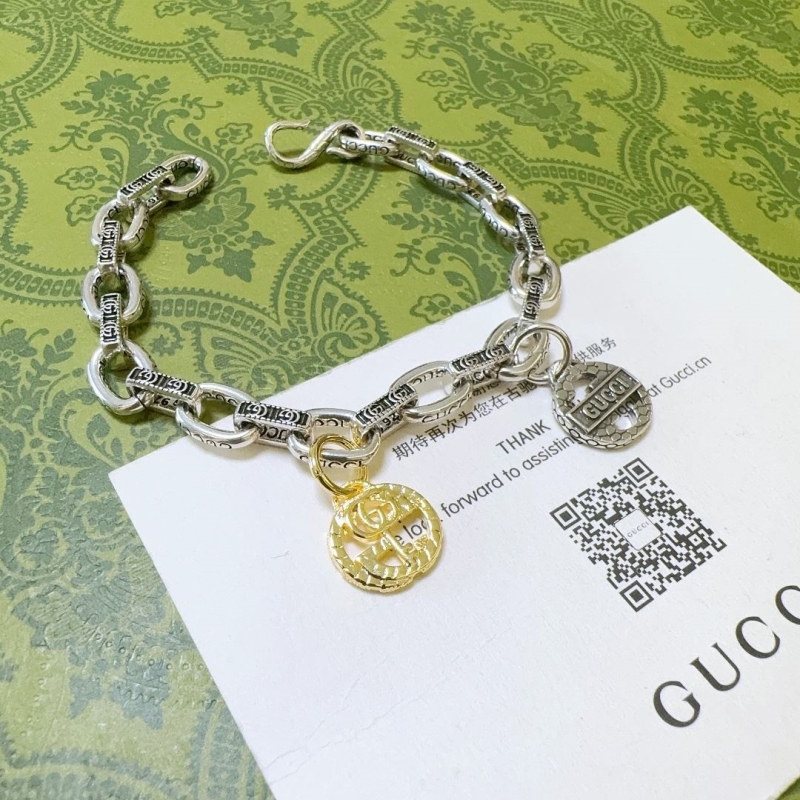 G*u*i bracelets